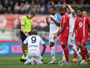 김민재 벤치 앉자 수비 와르르…나폴리, 중위권 몬차에 0-2 완패