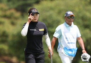 '라이징 스타' 방신실, KLPGA 매치플레이 첫날 홍정민에 역전승
