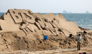 [Moment to Focus] BTS-themed sand art