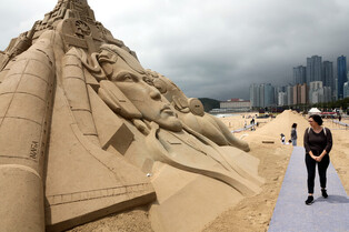 [Moment to Focus] Sand festival in Busan