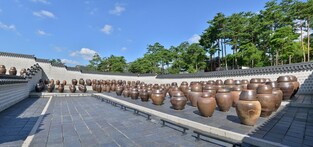 '장꼬마마'가 관리하던 장독은…"경복궁 장고 보러오세요"