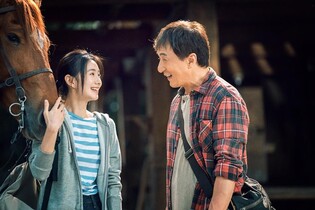 69세 청룽이 액션에 바치는 찬가…영화 '라이드 온'