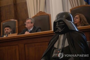 칠레 법정에 선 다스베이더…"악랄하게 행동" 냉동 30년형 선고
