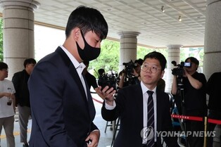 Pro baseball player Lee Young-ha acquitted of assault charges against former teammate