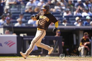 김하성, 3출루 2득점 1타점 맹활약…샌디에이고 역전승 견인