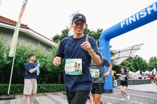 [게시판] 가수 션, 기부 마라톤 '원더슈즈'로 1억여원 모금