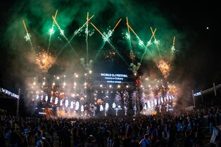 "모두 미칠 준비 됐나요!"…초여름 밤 달군 '월디페' EDM 열기