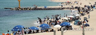 '반갑다 여름아'…전국 축제장·해변·유명산 북적