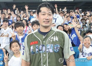 Veteran closer Oh Seung-hwan notches 500th professional save