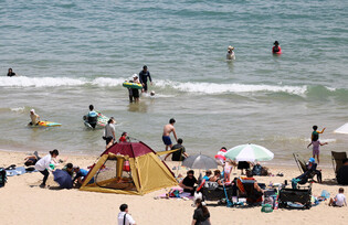 [Moment to Focus] Busan beach in early summer