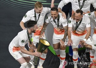 웨스트햄, 유로파 콘퍼런스리그 우승…피오렌티나에 2-1 승리