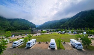 화천군 최전방 평화의댐 캠핑장 '카라반' 인기
