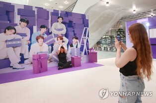 "BTS 팬심 짙은 외국인 아미, K팝에도 긍정적 평가"