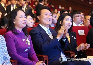 Yoon, first lady watch K-pop, V-pop show in Hanoi