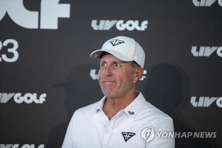 PGA-LIV 합병 예상했다는 미컬슨 "LIV골프에서 계속 뛰고 싶다"