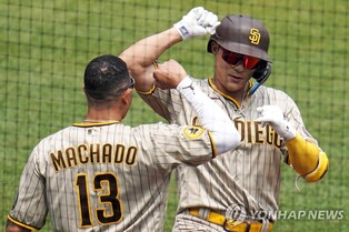 Padres' Kim Ha-seong belts solo shot; Bae Ji-hwan, Pirates sweep series
