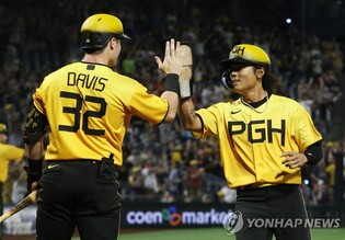 Pirates' Bae Ji-hwan placed on injured list with sprained ankle