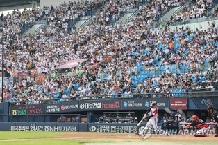 Middle of KBO standings gets crowded as 1st half winds down