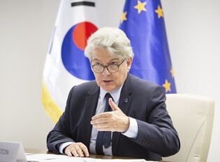 (Yonhap Interview) EU's Huawei ban aims at de-risking, not decoupling from China: EU industry chief