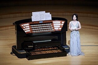 "손가락만은 부족, 발로도 연주…오르가니스트는 멀티 플레이어"
