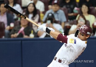 (LEAD) Heroes rally past Dinos on home turf