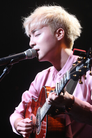 Roy Kim rolls out new song 'Let's take care'