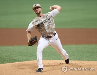 (Yonhap Interview) New American pitcher brings 'coaching mentality' to KBO