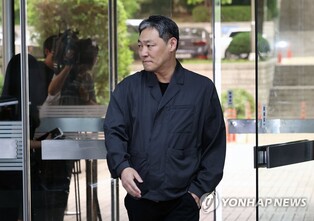 '폭로 무마 대가' 의혹 유튜버 김용호 경찰 소환