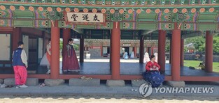 [픽! 제주] 역사문화 관광지 제주목 관아 외국인 관람객 북적