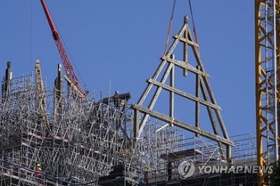 화마에 사라진 노트르담 대성당 지붕 다시 올린다