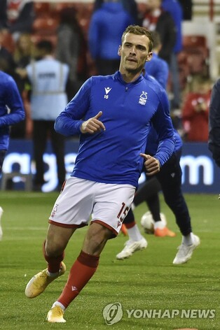 노팅엄 수비수 토폴로, 베팅 규정 375차례 위반 '징계 위기'