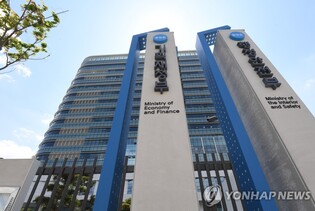 S. Korea's fiscal deficit narrows on-year through May