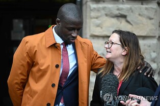 '성폭행 혐의' 전 맨시티 멩디, 무죄 판결