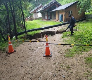 명승 침수되고 토사 흘러내리고…국보 부석사 조사당도 피해