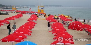 확 줄어든 동해안 해수욕장 피서객…개장 후 100명 미만인 곳도