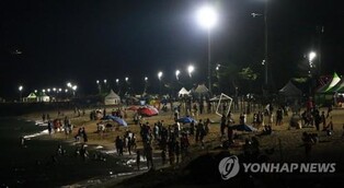"밤에도 물놀이 즐겨요"…속초해수욕장 주말부터 야간 개장