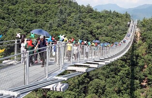 가평 운악산 출렁다리 개통…50ｍ 상공서 절경 '한눈에'