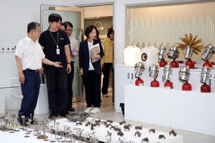 폐품으로 만든 펭귄·청설모…밀양아리나 상상력 박물관전