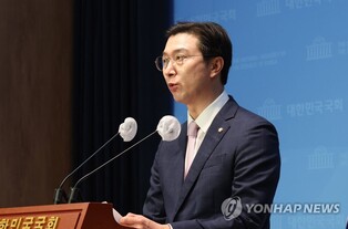 與 "풍수학 최고권위자에 또 '무속 프레임'…野 말바꾸기 졸렬"