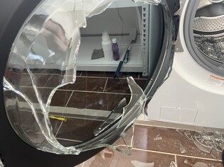 [OK!제보] 잠자던 세탁기 갑자기 '펑'…유리문 산산조각