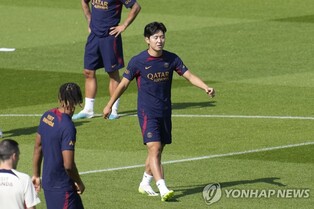 '허벅지 통증 우려' 이강인, 웃으면서 PSG 일본 투어 참가