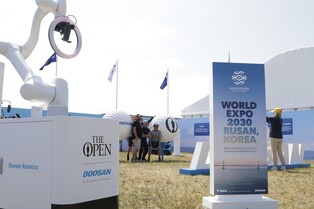 [게시판] 두산, 디오픈 골프대회서 부산엑스포 유치 지원활동