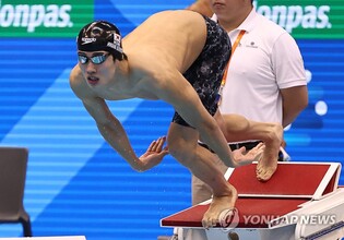 Reigning silver medalist Hwang Sun-woo squeezes into 200m free semis at swimming worlds
