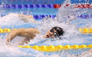 2 freestyle swimmers move on, others knocked out early at worlds