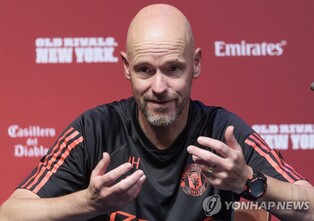 맨유 텐하흐 감독 "스트라이커 빨리 영입해줘…적응 시간 필요"