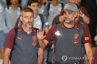 EPL 3관왕·유럽 최강 축구팀 맨체스터 시티 선수단 입국