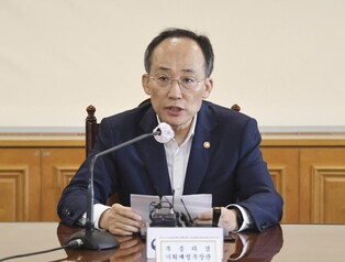 (LEAD) S. Korea to monitor volatility in finance sector amid Fed's rate hike