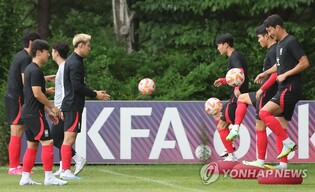 (LEAD) S. Korea to face Bahrain, Thailand, Kuwait in three-peat bid at Asian football tourney