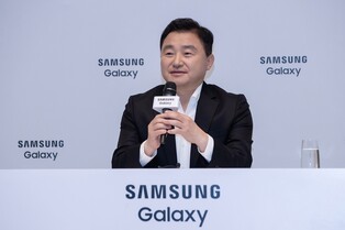 Samsung aims to raise global foldable sales to more than 20 pct of its premium phone total
