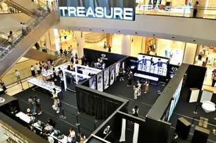 롯데백화점, 잠실 월드몰서 보이그룹 '트레저' 팝업 운영